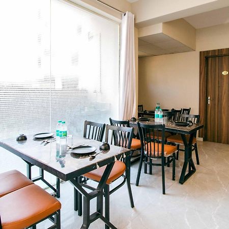 Treebo Elite Corporate, Sector 62 Hotel Noida Bagian luar foto
