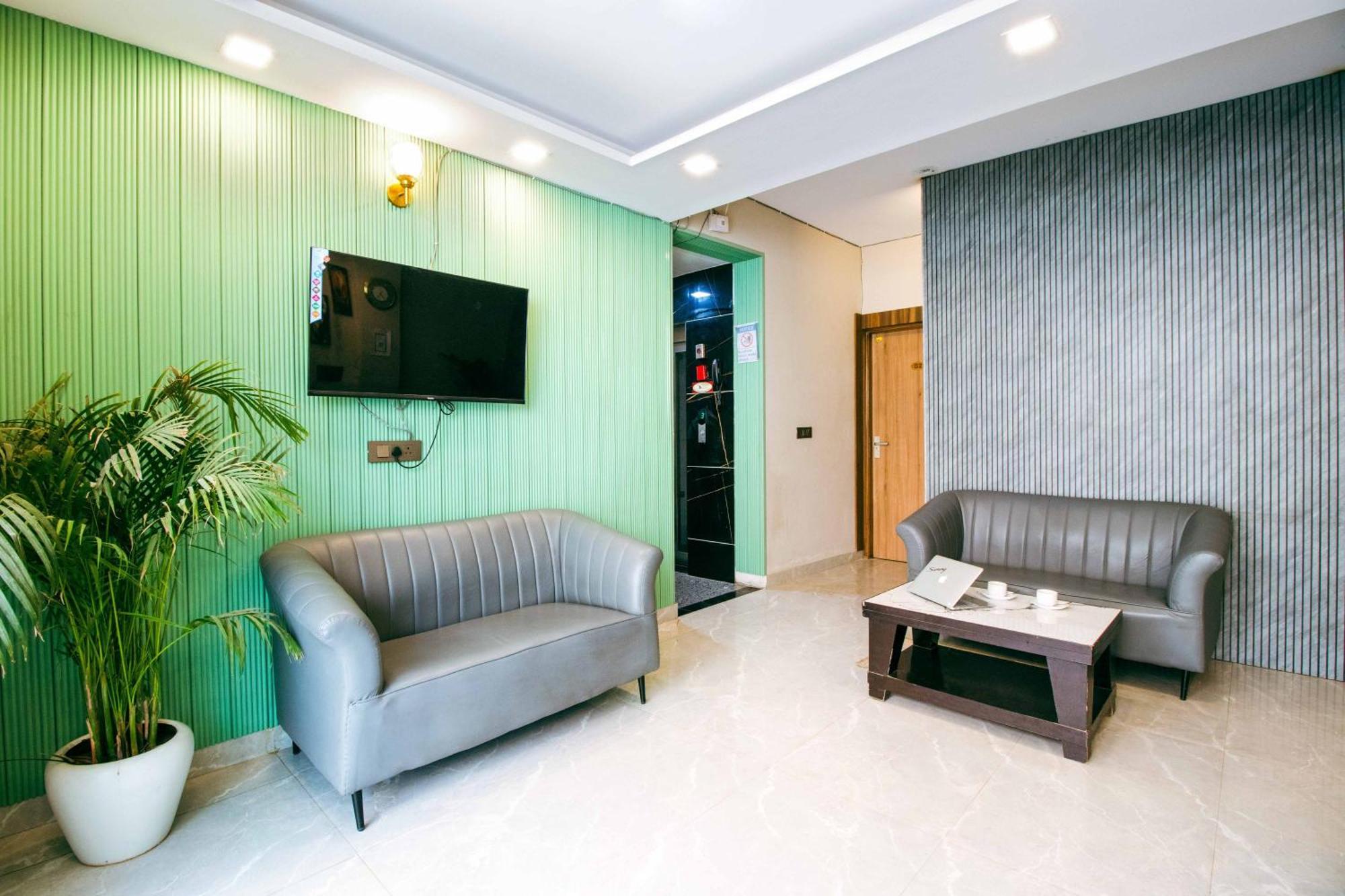 Treebo Elite Corporate, Sector 62 Hotel Noida Bagian luar foto