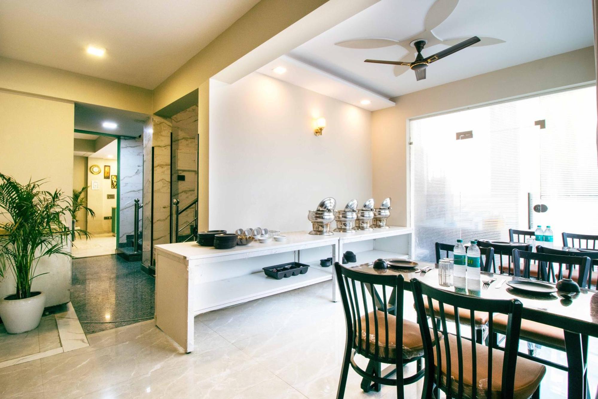Treebo Elite Corporate, Sector 62 Hotel Noida Bagian luar foto