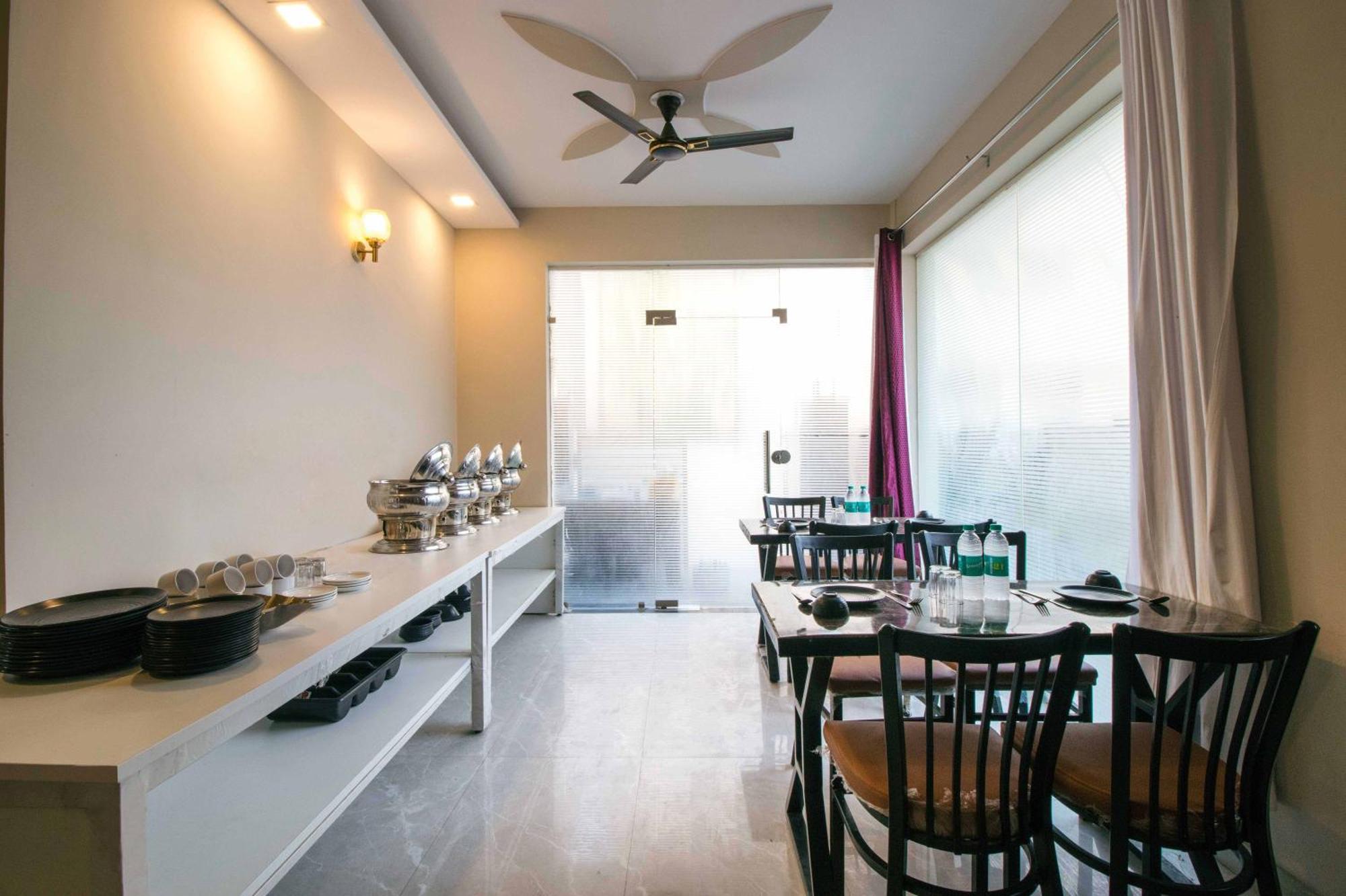 Treebo Elite Corporate, Sector 62 Hotel Noida Bagian luar foto