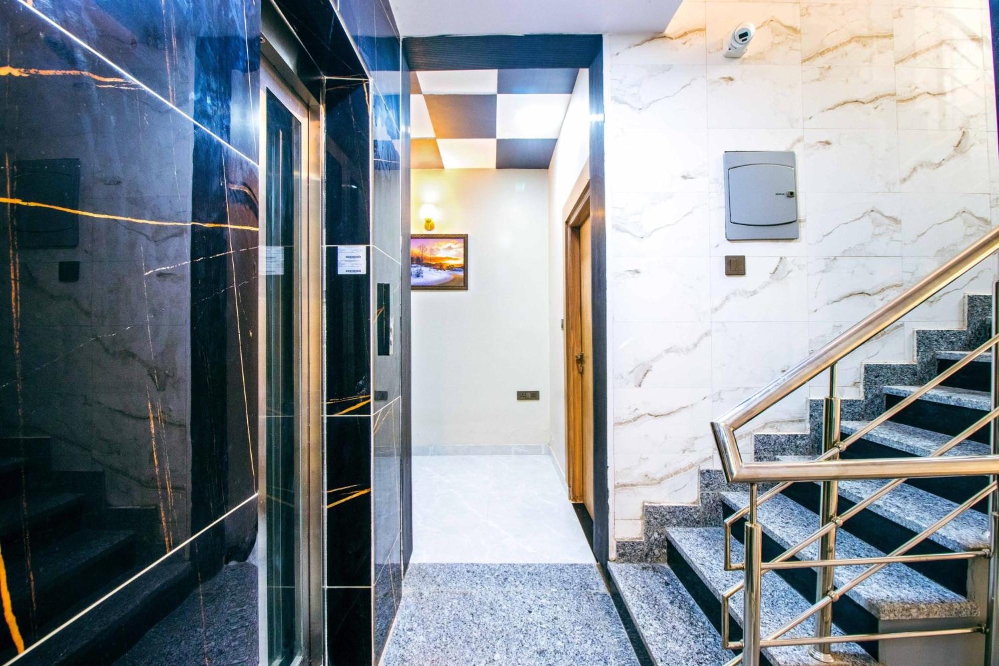 Treebo Elite Corporate, Sector 62 Hotel Noida Bagian luar foto