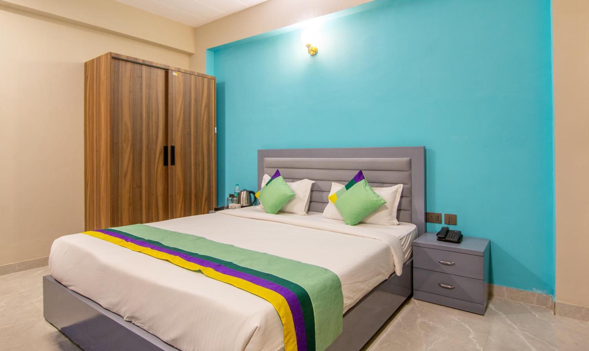 Treebo Elite Corporate, Sector 62 Hotel Noida Bagian luar foto