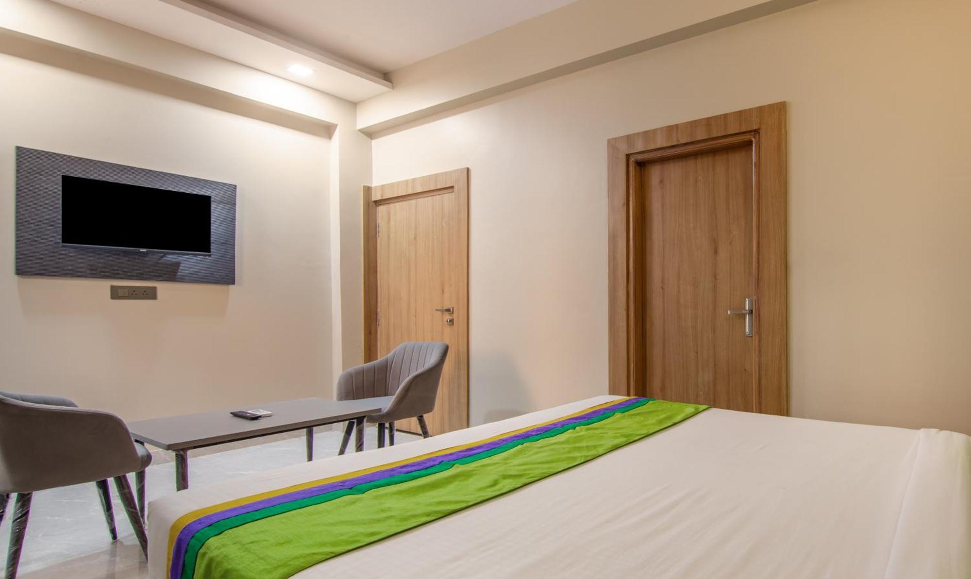 Treebo Elite Corporate, Sector 62 Hotel Noida Bagian luar foto